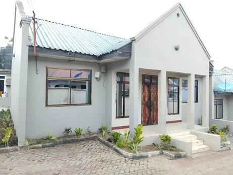 Apartment ya vyumba vitatu inapangishwa Mbezi, Dar Es Salaam Apartment ya vyumba vitatu inapangishwa Mbezi, Dar Es Salaam