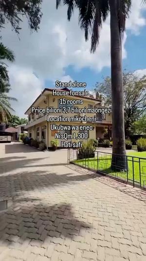 Nyumba ya vyumba 15 inauzwa Mikocheni, Dar Es Salaam (1300 sqm)