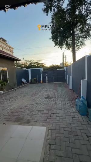 Nyumba ya vyumba vitatu inapangishwa Kinondoni Morocco, Dar Es Salaam Nyumba ya vyumba vitatu inapangishwa Kinondoni Morocco, Dar Es Salaam