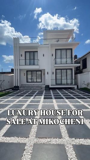 Nyumba (Furnished) ya vyumba vinne inauzwa Mikocheni, Dar Es Salaam (430 sqm) Nyumba (Furnished) ya vyumba vinne inauzwa Mikocheni, Dar Es Salaam (430 sqm)