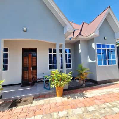 Nyumba ya vyumba vitatu inauzwa Kisesa Center, Mwanza (1302 sqm)