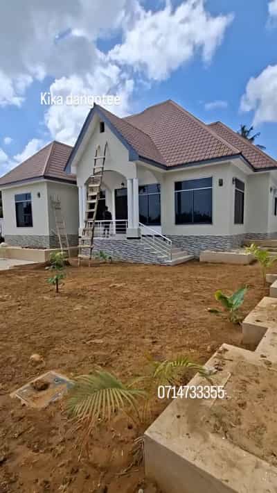 Nyumba ya vyumba vinne inauzwa Goba Center, Dar Es Salaam (800 sqm)