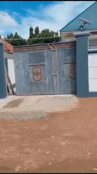 Nyumba ya vyumba vinne inauzwa Nyamanoro, Mwanza (600 sqm)