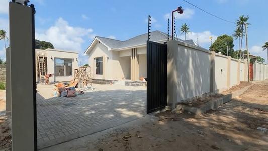 Kiwanja kinauzwa Mtoni Kijichi, Dar Es Salaam (400 sqm) Kiwanja kinauzwa Mtoni Kijichi, Dar Es Salaam (400 sqm)