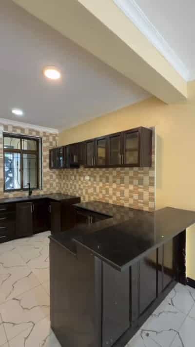 Nyumba ya vyumba viwili inauzwa Makongo, Dar Es Salaam