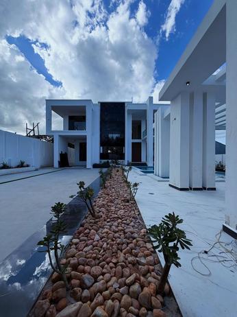 Nyumba ya vyumba vitano inauzwa Goba Center, Dar Es Salaam (800 sqm)