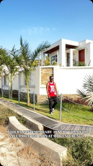 Villa ya vyumba vitano inauzwa Mbweni Ubungo, Dar Es Salaam (1100 sqm) Villa ya vyumba vitano inauzwa Mbweni Ubungo, Dar Es Salaam (1100 sqm)