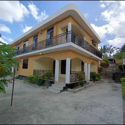 Nyumba ya vyumba 6 inauzwa Mbezi kwa Msuguri, Dar Es Salaam (1000 sqm)