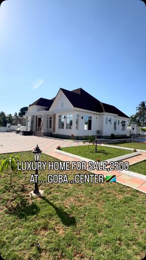 Nyumba ya vyumba 8 inauzwa Goba Center, Dar Es Salaam (2500 sqm)