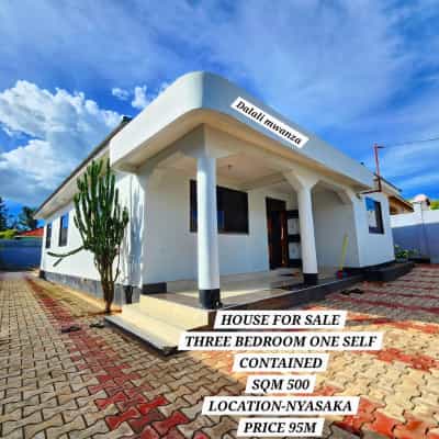 1 Bedroom House for Sale in Nyasaka, Mwanza (500 sqm)