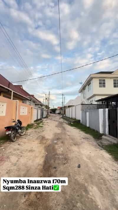 Apartment inauzwa Sinza Mori, Dar Es Salaam (288 sqm)