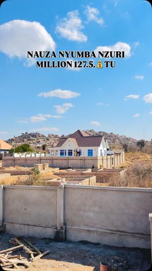 Nyumba ya vyumba vinne inauzwa Iyumbu, Dodoma (700 sqm) Nyumba ya vyumba vinne inauzwa Iyumbu, Dodoma (700 sqm)