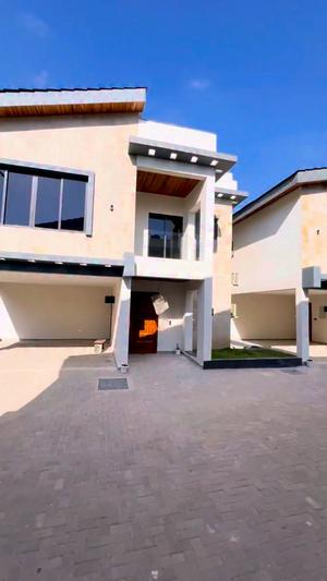 Villa ya vyumba vinne inapangishwa Masaki, Dar Es Salaam Villa ya vyumba vinne inapangishwa Masaki, Dar Es Salaam