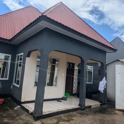 Nyumba ya vyumba vitatu inauzwa Ulongoni, Dar Es Salaam (300 sqm)