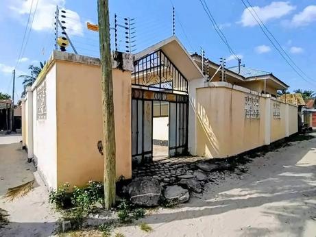 Nyumba ya vyumba 7 inauzwa Ukonga Mombasa, Dar Es Salaam Nyumba ya vyumba 7 inauzwa Ukonga Mombasa, Dar Es Salaam