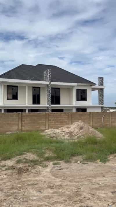 Kiwanja (Residential/Commercial) kinauzwa Madale Msigani, Dar Es Salaam (680 sqm)