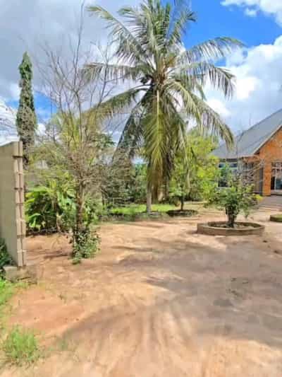 Nyumba ya vyumba vitatu inauzwa Kibaha Kwa Mathias, Pwani (1863 sqm) Nyumba ya vyumba vitatu inauzwa Kibaha Kwa Mathias, Pwani (1863 sqm)