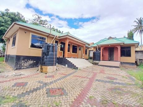 Nyumba ya vyumba vinne inapangishwa Tabata Kinyerezi Mwisho, Maduka Saba Street, Dar Es Salaam