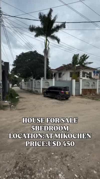 Nyumba ya vyumba vitano inauzwa Mikocheni, Dar Es Salaam (600 sqm)