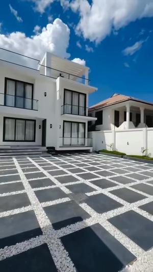 Nyumba ya vyumba vinne inauzwa Mikocheni, Dar Es Salaam (390 sqm)
