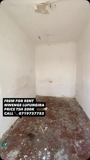 Duka linapangishwa Mwenge Lufungira, Dar Es Salaam