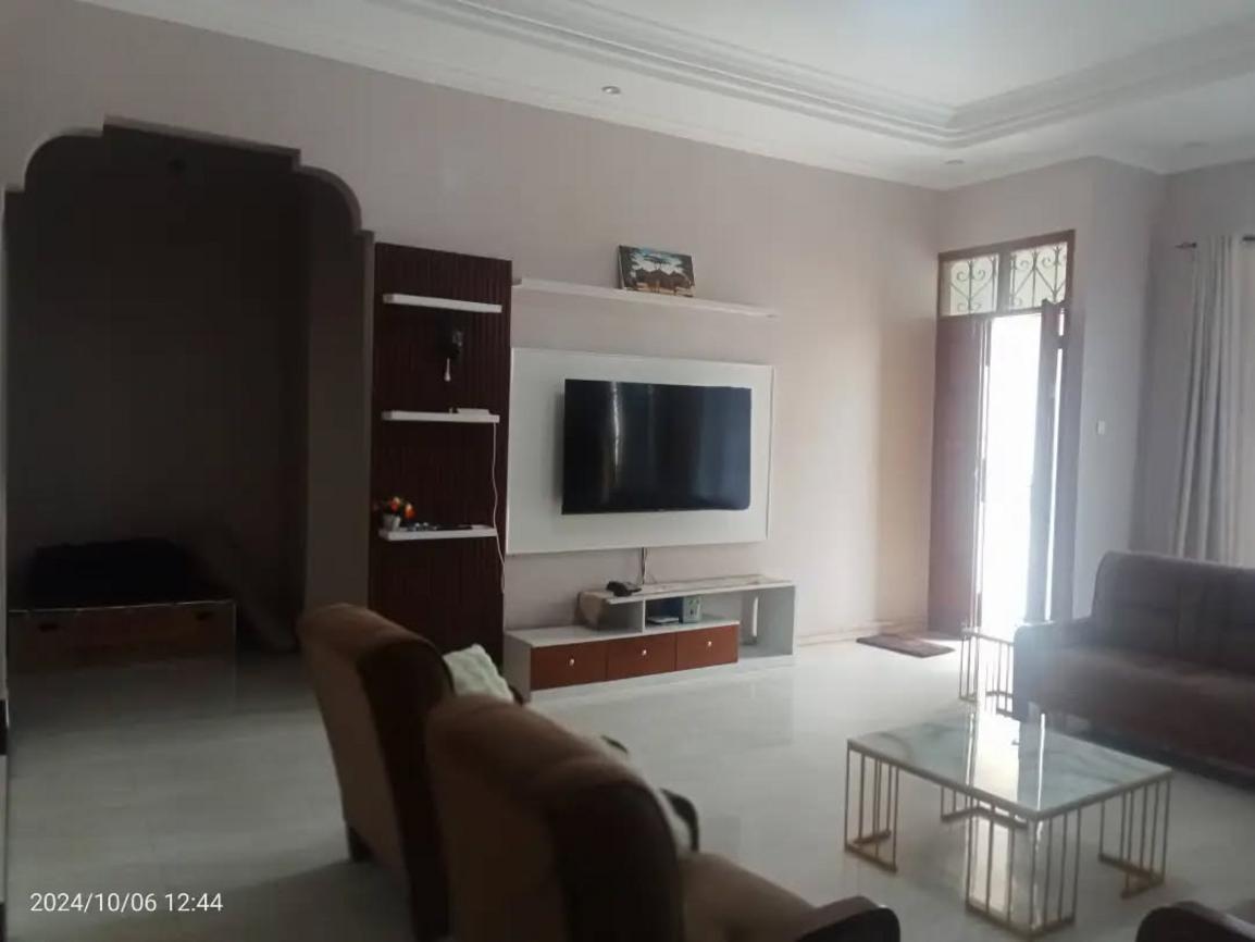 media -8 media -8