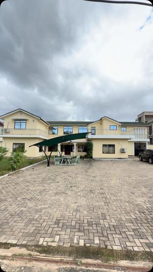 Villa ya vyumba vitatu inapangishwa Mbezi Beach, Dar Es Salaam Villa ya vyumba vitatu inapangishwa Mbezi Beach, Dar Es Salaam