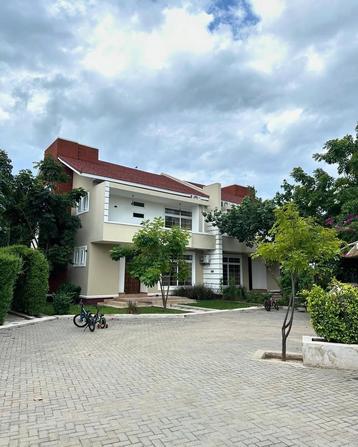 Villa ya vyumba vitatu inauzwa Bahari Beach, Dar Es Salaam