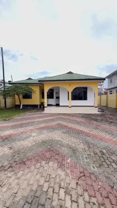 Apartment ya vyumba vitatu inapangishwa UNUNIO BEACH, Dar Es Salaam Apartment ya vyumba vitatu inapangishwa UNUNIO BEACH, Dar Es Salaam