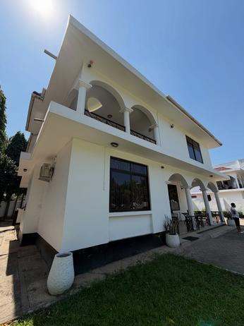 Nyumba (Furnished) ya vyumba vinne inapangishwa Kawe Beach, Dar Es Salaam Nyumba (Furnished) ya vyumba vinne inapangishwa Kawe Beach, Dar Es Salaam