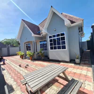 Nyumba ya vyumba vitatu inauzwa Kisesa Center, Mwanza (1302 sqm)