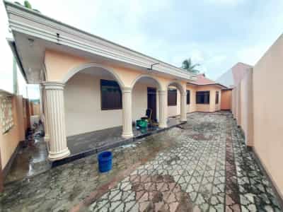 3 Bedrooms House for Rent in TABATA MIGOMBANI STEND, Dar Es Salaam