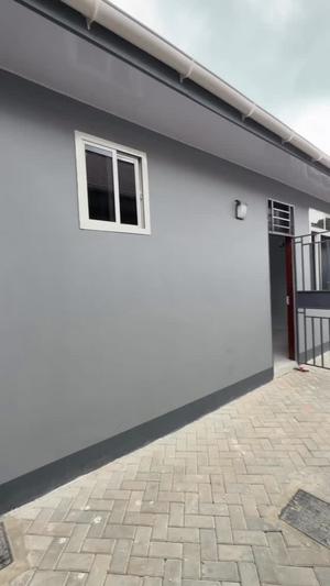 Apartment ya chumba kimoja inapangishwa Kinondoni Hananasifu, Dar Es Salaam Apartment ya chumba kimoja inapangishwa Kinondoni Hananasifu, Dar Es Salaam