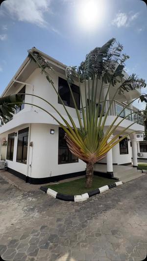 Villa ya vyumba vinne inapangishwa Bahari Beach, Dar Es Salaam