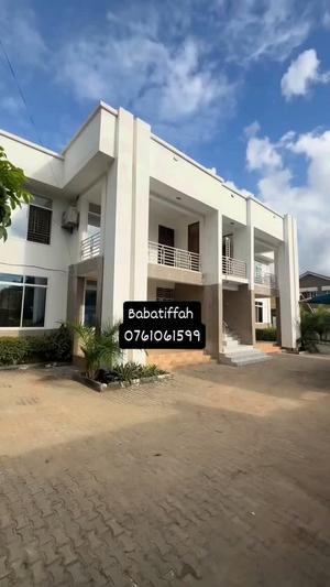 Apartment ya vyumba vitatu inapangishwa Mbezi Beach Shule, Dar Es Salaam Apartment ya vyumba vitatu inapangishwa Mbezi Beach Shule, Dar Es Salaam