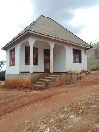 Nyumba ya vyumba viwili inauzwa Mkundi, Lung'wawa, Morogoro (600 sqm) Nyumba ya vyumba viwili inauzwa Mkundi, Lung'wawa, Morogoro (600 sqm)