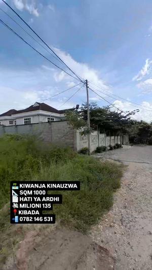 Kiwanja kinauzwa Kibada, Dar Es Salaam sqm 1000