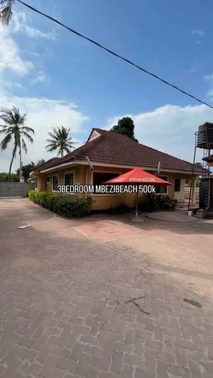 Nyumba ya vyumba vitatu inapangishwa Mbezi Beach, Dar Es Salaam Nyumba ya vyumba vitatu inapangishwa Mbezi Beach, Dar Es Salaam