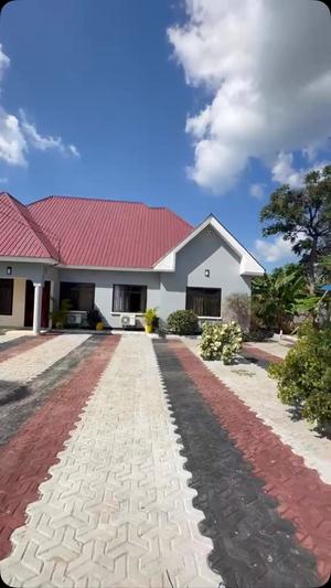 Nyumba (Furnished) ya vyumba vitano inapangishwa Mbezi Beach, Dar Es Salaam Nyumba (Furnished) ya vyumba vitano inapangishwa Mbezi Beach, Dar Es Salaam