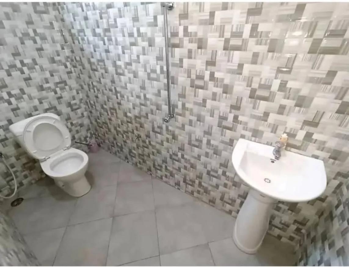 media -8