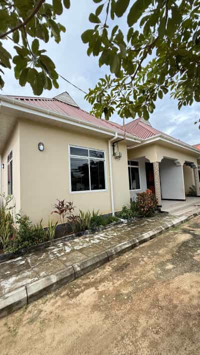 2 Bedrooms House for Rent in Kisiwani, Dar Es Salaam