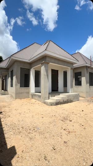 Nyumba ya vyumba vinne inauzwa Mikwambe, Dar Es Salaam (450 sqm)