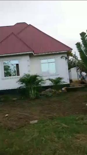 Nyumba ya vyumba vitatu inauzwa Picha Ya Ndege, Pwani (400 sqm)