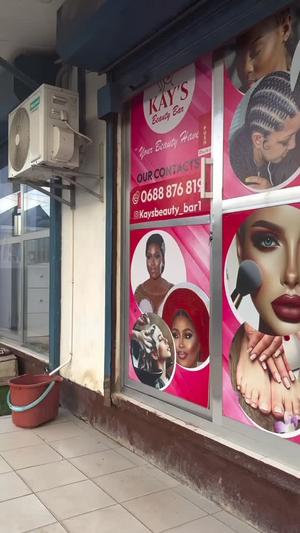 Duka linapangishwa Kariakoo, Dar Es Salaam