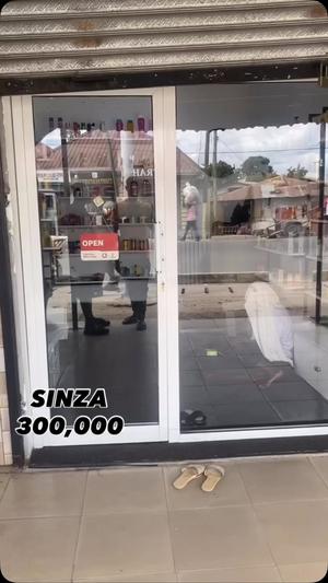 Duka linapangishwa Sinza, Dar Es Salaam