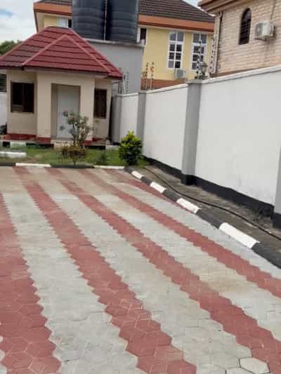 Apartment (Furnished) ya vyumba vitatu inapangishwa Mbezi Beach, Dar Es Salaam