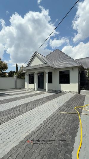 Nyumba ya vyumba vitatu inauzwa Madale Mikoroshini, Dar Es Salaam (400 sqm)