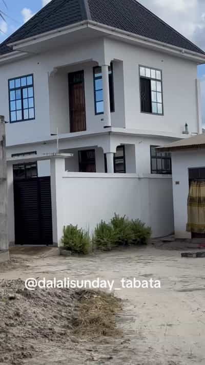 Nyumba ya vyumba vitatu inauzwa Tabata Kinyerezi Zabhika, Dar Es Salaam (350 sqm)