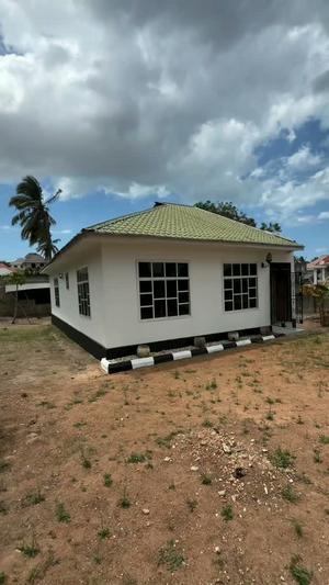 Nyumba ya vyumba viwili inauzwa Mbezi Beach, Dar Es Salaam (1300 sqm)