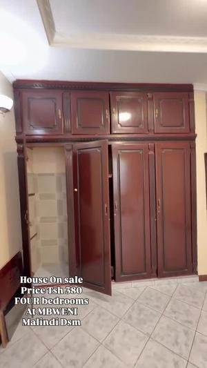 Nyumba ya vyumba vinne inauzwa Mbweni Malindi, Dar Es Salaam (750 sqm) Nyumba ya vyumba vinne inauzwa Mbweni Malindi, Dar Es Salaam (750 sqm)